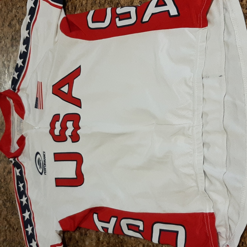 Performance cycling shirt